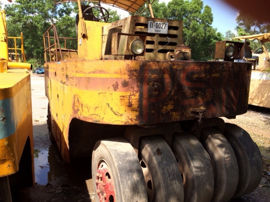 (ลงราคาผิด ขายแค่170000.)รถบดล้อยาง 11 ล้อKAWASAKI  KR-15 S/N0151 พร้อมใช้ เล่มทะเบียนพร้อม เครื่อง 145 แรง 6BB1....