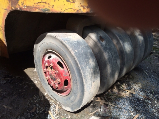 (ลงราคาผิด ขายแค่170000.)รถบดล้อยาง 11 ล้อKAWASAKI  KR-15 S/N0151 พร้อมใช้ เล่มทะเบียนพร้อม เครื่อง 145 แรง 6BB1....