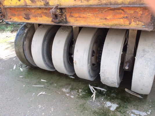 (ลงราคาผิด ขายแค่170000.)รถบดล้อยาง 11 ล้อKAWASAKI  KR-15 S/N0151 พร้อมใช้ เล่มทะเบียนพร้อม เครื่อง 145 แรง 6BB1....