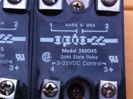 โซลิดสเตตรีเลย์ 1 เฟส ยี้ห้อ OPTO และอีกหลายยี่ห้อ ขนาด 45 A.ใช้้ไฟ DC 3-24 V. มาควบคุมการต่อวงจรให้