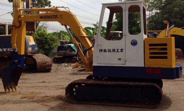 ขายรถแบ็คโฮKOMATZU PC-40รถเก่านอกมีเอกสารสภาพพร้อมใช้งาน(มีVDOให้ชม)สนใจติดต่อ085-5632278นายภานุกูล(เจ้าของรถ)