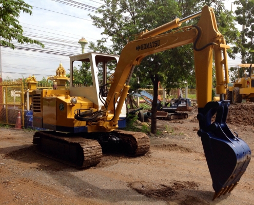 ขายรถแบ็คโฮKOMATZU PC-40รถเก่านอกมีเอกสารสภาพพร้อมใช้งาน(มีVDOให้ชม)สนใจติดต่อ085-5632278นายภานุกูล(เจ้าของรถ)