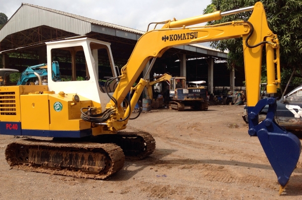 ขายรถแบ็คโฮKOMATZU PC-40รถเก่านอกมีเอกสารสภาพพร้อมใช้งาน(มีVDOให้ชม)สนใจติดต่อ085-5632278นายภานุกูล(เจ้าของรถ)