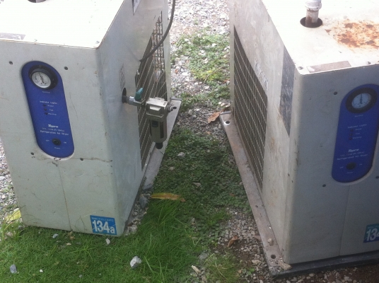 เครื่องทำลมให้แห้ง Air Dryer ของยี่ห้อ Topre ใช้ไฟบ้าน 220 V. เฟสเดียว ต่อใช้งานง่ายการทำความเย็นในระบบ