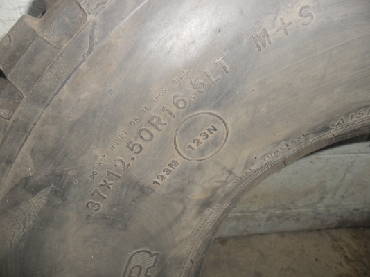 มาใหม่วันนี้ ยาง GoodYear USA. 37x12.50R16.5LT สวยๆ 4 เส้น ราคา 6700 บาท