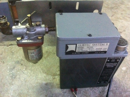 เครื่องจ่ายฝองละอองน้ำมันเข้าระบบลมเพื่อช่วยให้อุปกรณ์ต่างๆที่มีการเคลื่อนที่