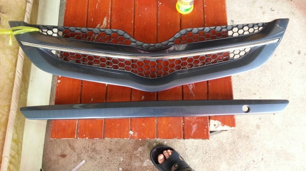 กระจังหน้าและคิ้วฝาท้าย วีออส ปี08-12 ของแท้ถอด สีฟ้า พร้อมใช้