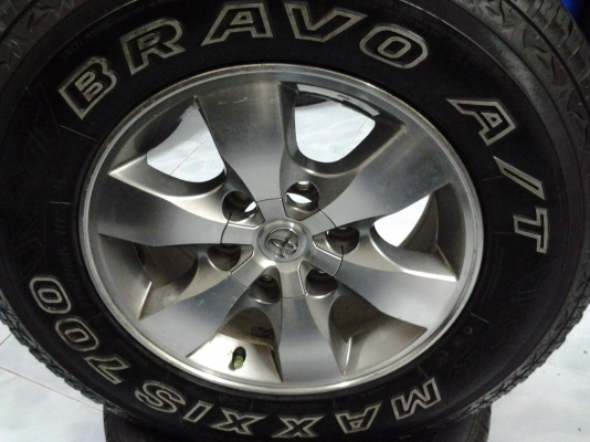 ขายแม็กซ์พร้อมยางTOYOTA FORTUNER ขอบ16"ยาง MAXXIS ปี12 สภาพสวยไม่มีกินข้าง