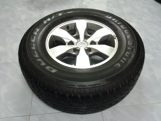 ขายแม็กซ์พร้อมยางTOYOTA FORTUNER ขอบ16"ยาง บรอดสโตนปี11 สภาพสวยไม่มีกินข้าง