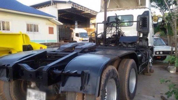 ขายรถสิบล้อหัวลาก HINO mega เครื่อง 260 แรง ปี 47 ยางเต็ม ภายในสวย รถพร้อมใช้งาน