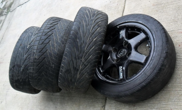 แม็กพร้อมยาง ขอบ 15 แม็กพร้อมยาง ขอบ 15