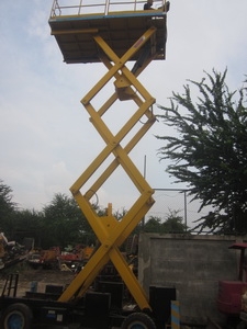 ขาย - รถกระเช้า AICHI: SV091 แบบ TABLE LIFT สูง 9 -10 เมตร รับน้ำหนักได้ 500 กก ขากางยืดได้