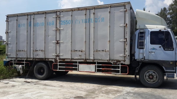 รถ 6 ล้อ ตู้ 10 บาน ยาว 7.2 เมตร
