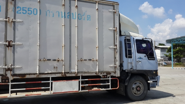 รถ 6 ล้อ ตู้ 10 บาน ยาว 7.2 เมตร