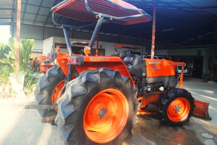 ขายรถไถ Kubota L 4508 DI (4WD) พร้อมดันหน้าช้าง,ผานพรวน สีเดิมครับ