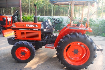 ขายรถไถ Kubota L 2605 (4WD) พร้อมผานหลัง เครื่องดีพร้อมใช้งานครับ