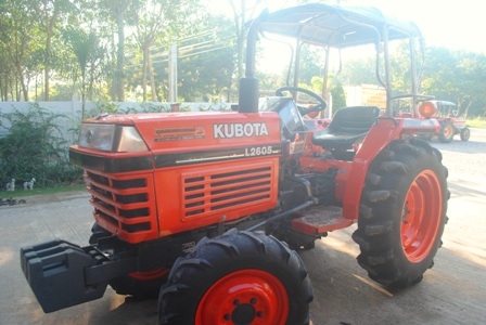 ขายรถไถ Kubota L 2605 (4WD) พร้อมผานหลัง เครื่องดีพร้อมใช้งานครับ