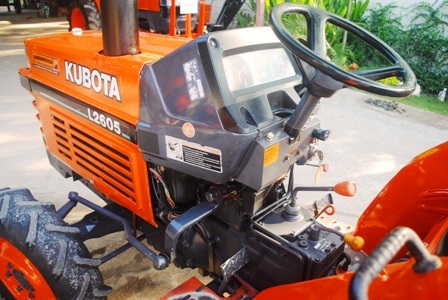 ขายรถไถ Kubota L 2605 (4WD) พร้อมผานหลัง เครื่องดีพร้อมใช้งานครับ