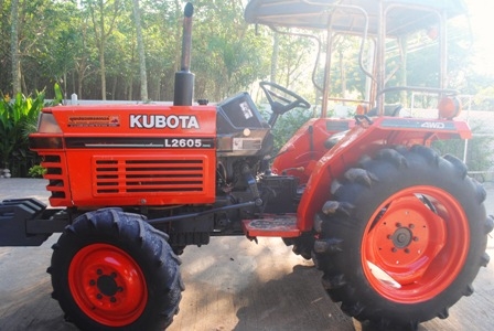 ขายรถไถ Kubota L 2605 (4WD) พร้อมผานหลัง เครื่องดีพร้อมใช้งานครับ