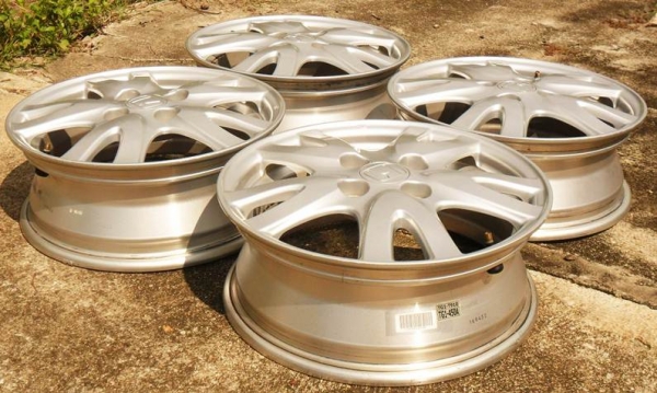 ล้อแม็กซ์แท้ ขอบ14นิ้ว 4รู100 (4วง=2,400บ.)วงละ600เอง ใหม่กริ๊บถอดจากป้ายแดง ไร้รอยขีดข่วน  ใส่รถเก๋งที่ดุมล้อ 4รู100 ได้เกือบทุกรุ่น T.092-9351644