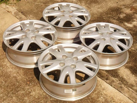 ล้อแม็กซ์แท้ ขอบ14นิ้ว 4รู100 (4วง=2,400บ.)วงละ600เอง ใหม่กริ๊บถอดจากป้ายแดง ไร้รอยขีดข่วน  ใส่รถเก๋งที่ดุมล้อ 4รู100 ได้เกือบทุกรุ่น T.092-9351644