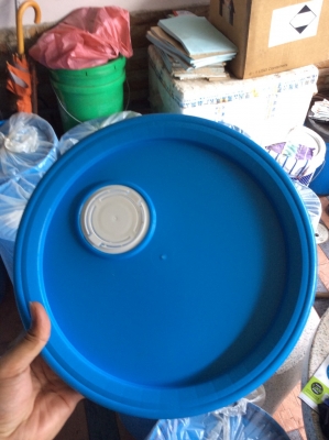 ขายถังนำ้มันพลาสติก 20 ลิตร พร้อมฝาหัวสเป้าแบบดึง ของใหม่