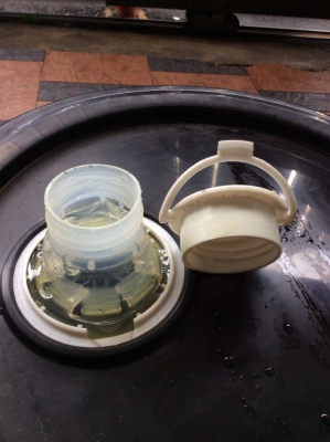 ขายถังนำ้มันพลาสติก 20 ลิตร พร้อมฝาหัวสเป้าแบบดึง ของใหม่