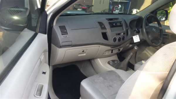 Vigo G 2500 ปี 06 ตัวท็อปสุด MT AIRBAG ABS แอร์ CD ยางดี ขับขี่ดี ไม่มีอุบัติเหตุ Vigo G 2500 ปี 06 ตัวท็อปสุด MT AIRBAG ABS แอร์ CD ยางดี ขับขี่ดี ไม่มีอุบัติเหตุ