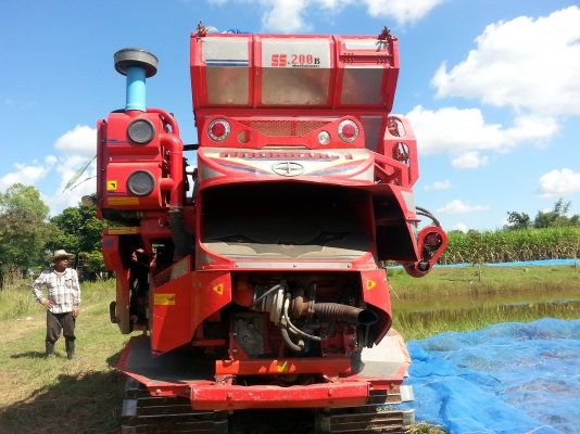 ขายรถเกี่ยวข้าวศักดิ์พัฒนารุ่นss200 ขายรถเกี่ยวข้าวศักดิ์พัฒนารุ่นss200