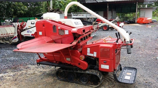 รถนวดข้าวเดินตาม เก่าญี่ปุ่น KUBOTA สภาพอย่างสวย เป็นแทรคยาง รถนวดข้าวเดินตาม เก่าญี่ปุ่น KUBOTA สภาพอย่างสวย เป็นแทรคยาง