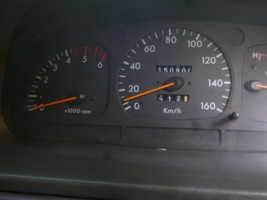 ขายด่วนรถตู้บ้าน Benz mb140D ปี 2003 ยกเครื่อง2jฝาดำ6สูบ230 090-1687004 จิรวัฒน์ ดมแก๊สถังใหญ่  ดิส 4 ล้อ