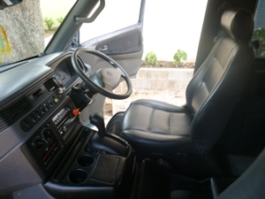 ขายด่วนรถตู้บ้าน Benz mb140D ปี 2003 ยกเครื่อง2jฝาดำ6สูบ230 090-1687004 จิรวัฒน์ ดมแก๊สถังใหญ่  ดิส 4 ล้อ