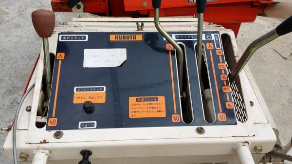 รถนวดข้าวเดินตาม เก่าญี่ปุ่น KUBOTA สภาพอย่างสวย เป็นแทรคยาง รถนวดข้าวเดินตาม เก่าญี่ปุ่น KUBOTA สภาพอย่างสวย เป็นแทรคยาง