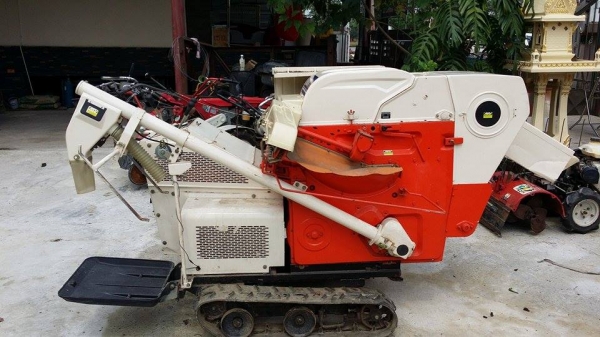 รถนวดข้าวเดินตาม เก่าญี่ปุ่น KUBOTA สภาพอย่างสวย เป็นแทรคยาง รถนวดข้าวเดินตาม เก่าญี่ปุ่น KUBOTA สภาพอย่างสวย เป็นแทรคยาง
