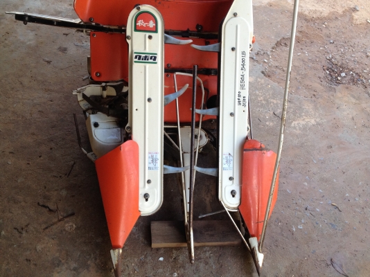 รถเกี่ยวขัาวเดินตามพร้อมมัดแบบสองแถว คูโบต้า รถเกี่ยวขัาวเดินตามพร้อมมัดแบบสองแถว คูโบต้า