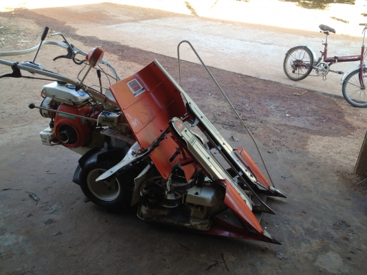 รถเกี่ยวขัาวเดินตามพร้อมมัดแบบสองแถว คูโบต้า รถเกี่ยวขัาวเดินตามพร้อมมัดแบบสองแถว คูโบต้า