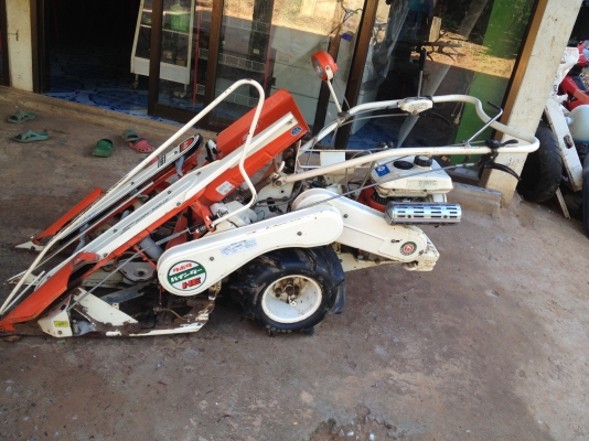 รถเกี่ยวขัาวเดินตามพร้อมมัดแบบสองแถว คูโบต้า