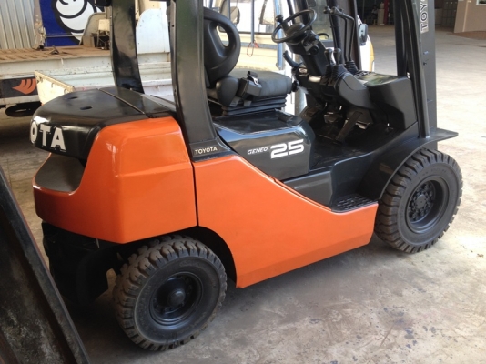 ขายโฟล์คลิฟท์  TOYOTA โตโยต้า FD2.5ตัน-รุ่น8 เครื่องยนต์ดีเซล เสาสูง4เมตร