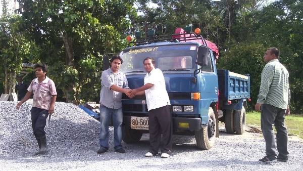 รถบรรทุก ISUZU 6 ล้อ ดัมพ์ คิดเครน 2.5 ตัน รถบรรทุก ISUZU 6 ล้อ ดัมพ์ คิดเครน 2.5 ตัน