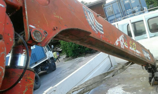 6ล้อ165แรงFTR11NYและUNIC เครน340...ขายคู่กัน  รถสวย เครนสวย...700000.