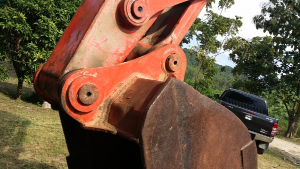 ขายด่วน HITACHI EX200-2 ตามสภาพรถใช้งานได้ปกติ(ไม่มีเอกสารครับ) ลดราคาด่วนเหลือ 400,000