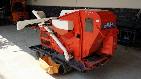 รถนวดข้าวเดินตาม เก่าญี่ปุ่น KUBOTA  เครื่องยนต์ดีเซล  สภาพอย่างสวย