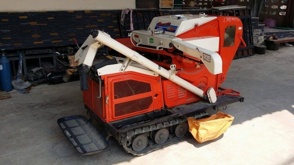 รถนวดข้าวเดินตาม เก่าญี่ปุ่น KUBOTA เครื่องยนต์ดีเซล สภาพอย่างสวย รถนวดข้าวเดินตาม เก่าญี่ปุ่น KUBOTA เครื่องยนต์ดีเซล สภาพอย่างสวย
