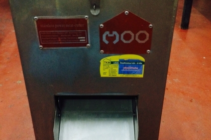 ขายเครื่องหั่นหมู หมูย่าง,หมูสะเต๊ะ สภาพ99\% ราคา 7,500