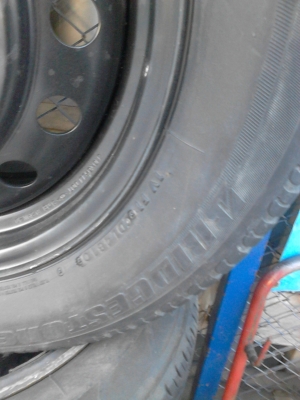 ขอบ 16    กะทะ 5 รู  พร้อมยาง 215/60R16  มี 1 ล้อ TEL.081-427-3941