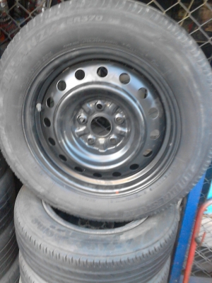 ขอบ 16    กะทะ 5 รู  พร้อมยาง 215/60R16  มี 1 ล้อ TEL.081-427-3941