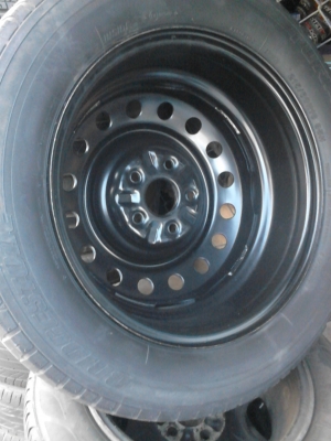 ขอบ 16    กะทะ 5 รู  พร้อมยาง 215/60R16  มี 1 ล้อ TEL.081-427-3941