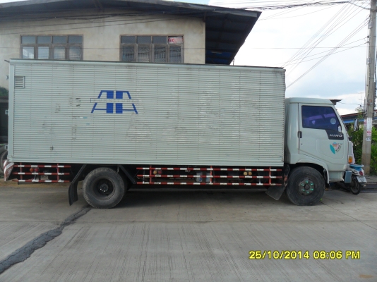 รถบรรทุก 6 ล้อกลาง