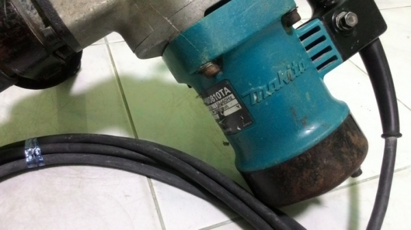 เครื่องแย๊กสกัดคอนกรีตไฟฟ้า makita รุ่น 0810 t สภาพดีพร้อมใช้งานครับ