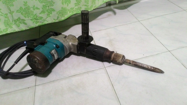 เครื่องแย๊กสกัดคอนกรีตไฟฟ้า makita รุ่น 0810 t สภาพดีพร้อมใช้งานครับ